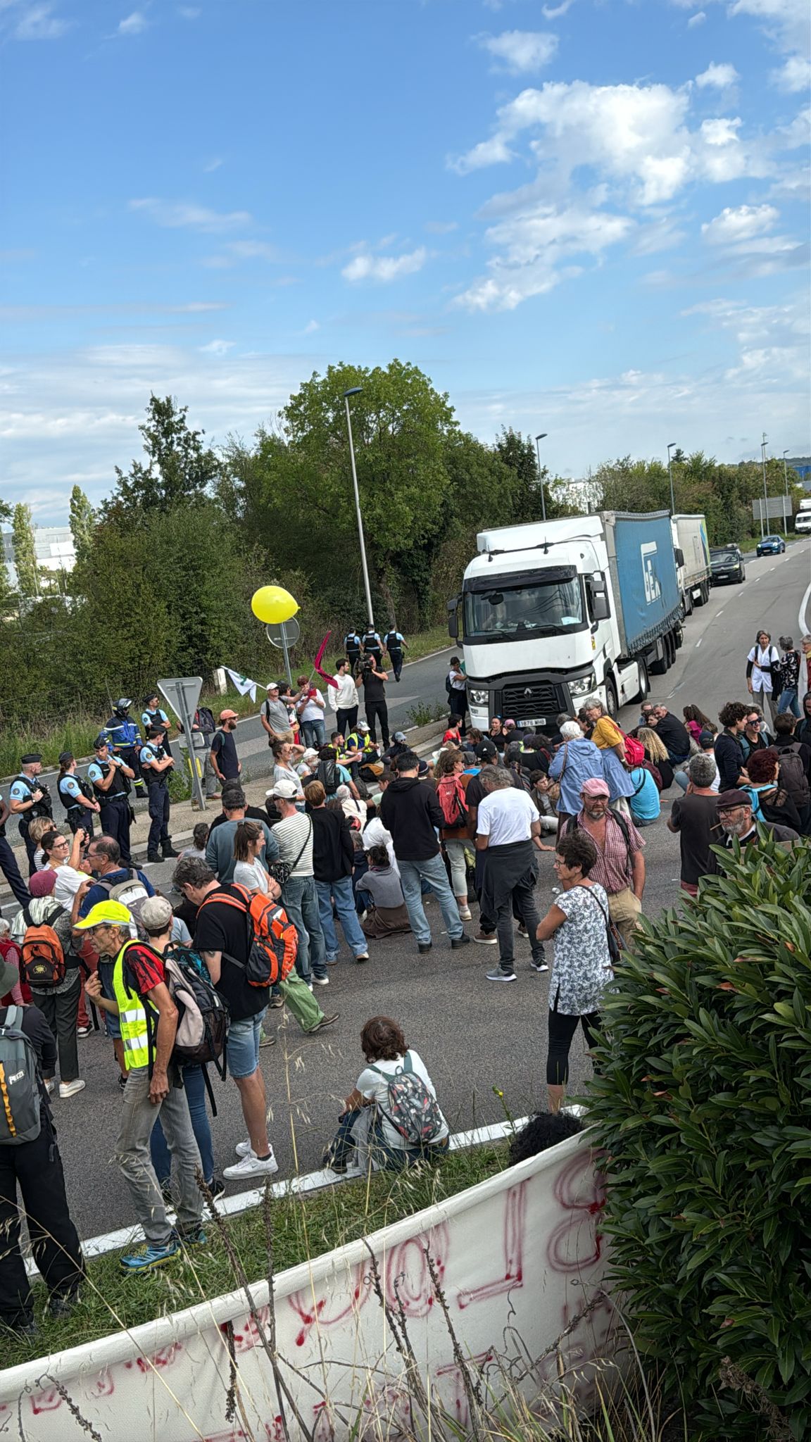 WhatsApp Image 2025-09-10 &agrave; 10.46.03_d8588f5e.jpg (444 KB)