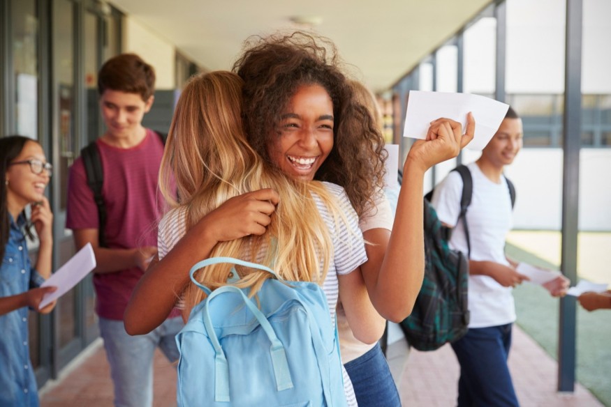 Scènes de joie et soulagement pour les résultats du bac en Isère
