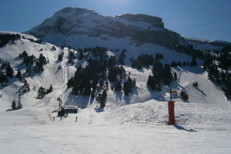 Une jeune skieuse dans un état critique après avoir heurté un rocher à Villard-de-Lans