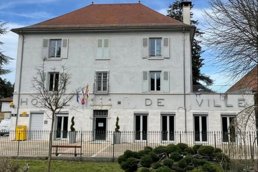 Un adolescent lâche son chien sur le maire d'Izeaux