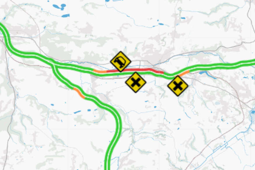Saint-Jean-de-Soudain : fin de l'accident entre une voiture et un poids lourd.