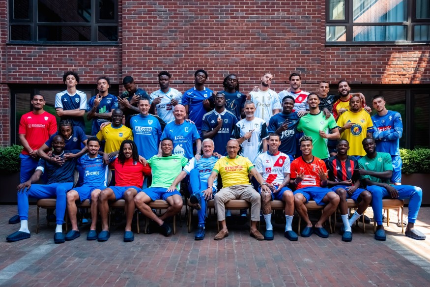 Malo Gusto et l'Equipe de France de football rendent honneur à leur club formateur