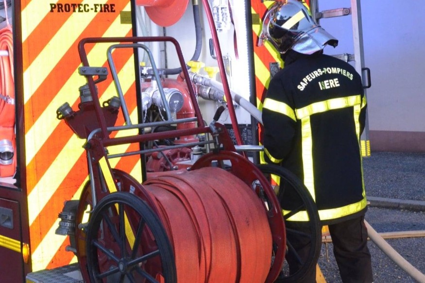 Agnin : un feu de chaume se propage à une maison