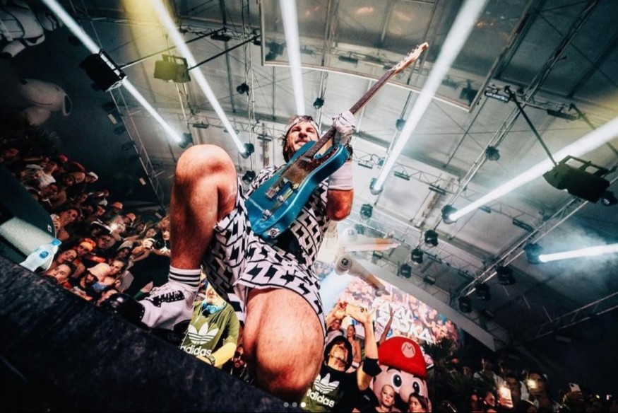 Corps : concert surprise de Fatal Bazooka pour ce Tour de France